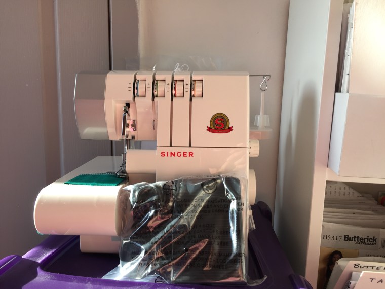 Even got the overlocker out of it box 📦 (finally!!)